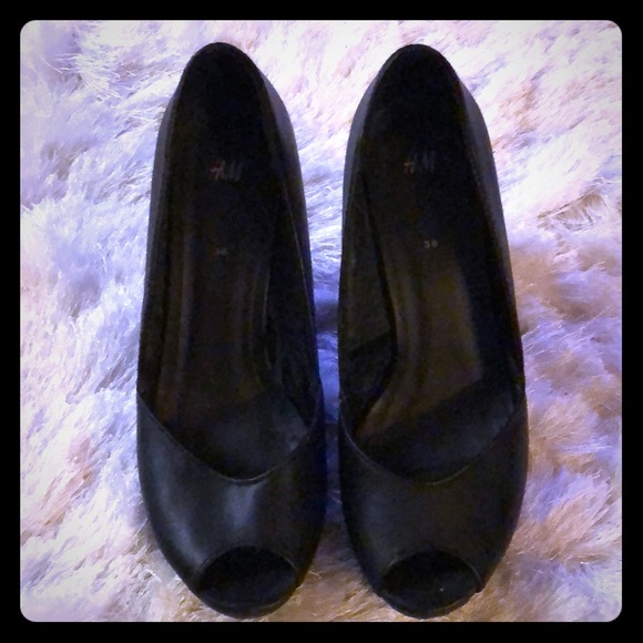 Black H&M peeptoe wedges, extremely comfortable - Picture 1 of 4